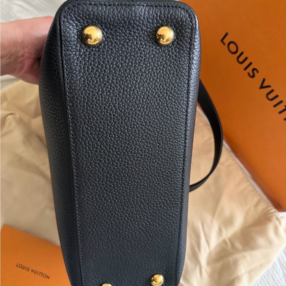 Louis Vuitton Black Leather Shoulder Bag with Gold Accents - Picture 7 of 7